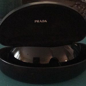 PRADA sunglasses.blk Worn once. SPR1BO-1A1 1153N